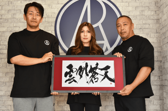 雲外蒼天の書をもつ三人のトレーナーたち